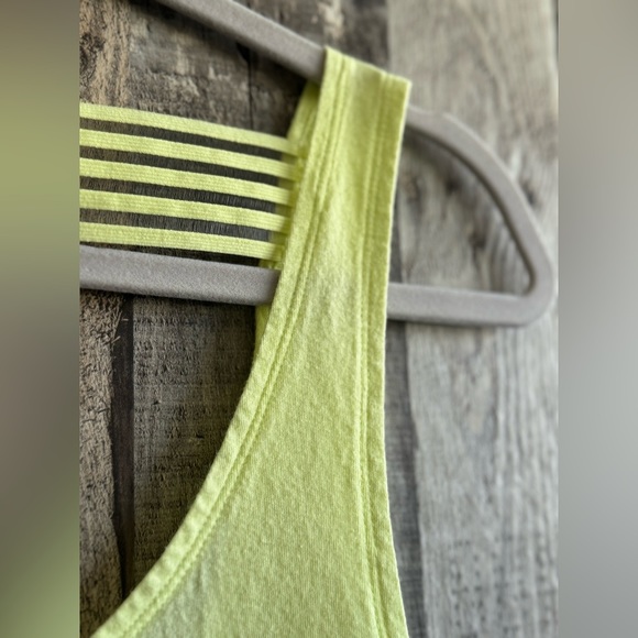 PINK Victoria’s Secret Bright Highlighter Yellow Tank Top Active Sz Large - Picture 6 of 7